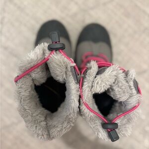 Columbia Gray and Pink Fur-Lined Winter Boots for Kids size 4